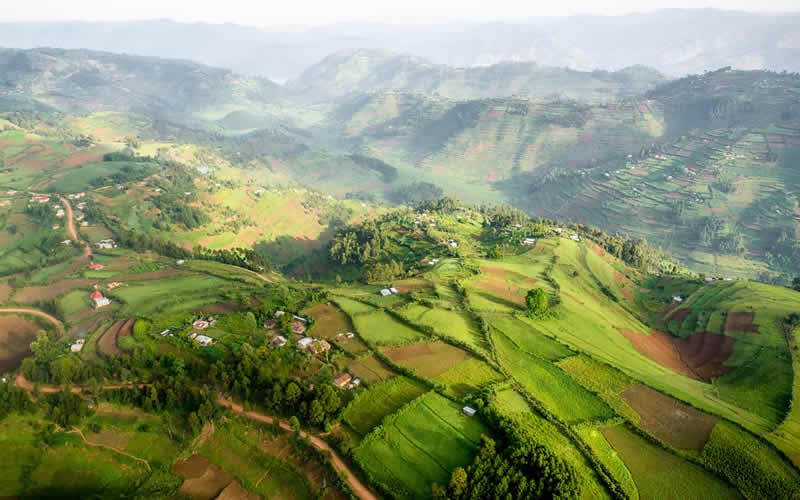 Ruanda, kalnu ainava Bvindi, ceļojumi mazā grupā, Mundus