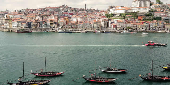 Douro upes skats no pacēlāja vagoniņiem - izbrauksim