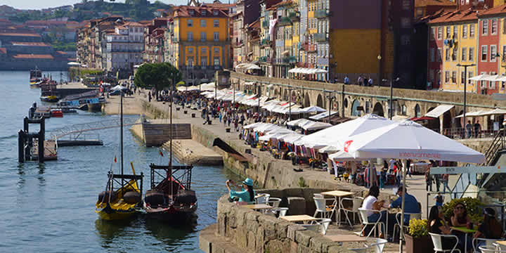 Porto krastmala, vieta launagam ar francezinju