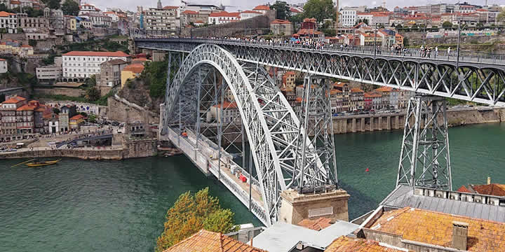 Porto gājēju un tramvaju tilts - pārejam